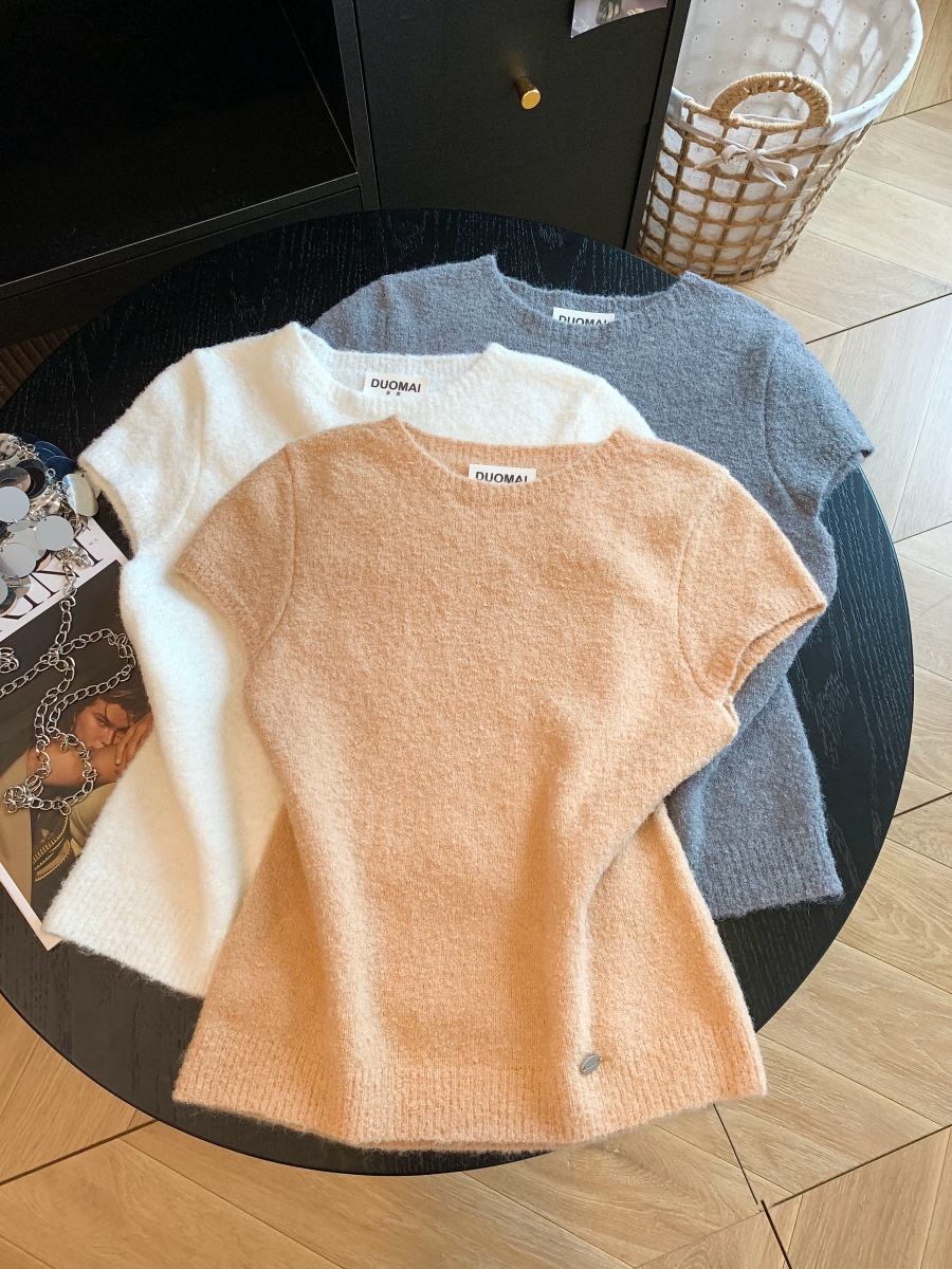 Soft Fuzzy Knit Short Sleeve Top with Round Neck and Waist Detail - Image 4